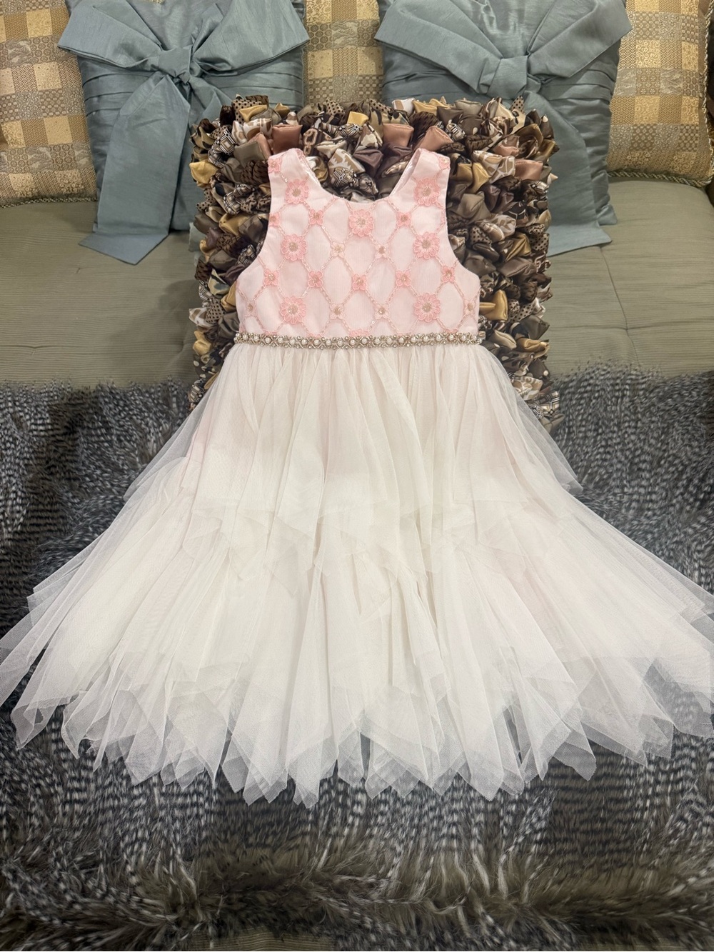 American Princess kids dress size 6/7 mint condition price is firm